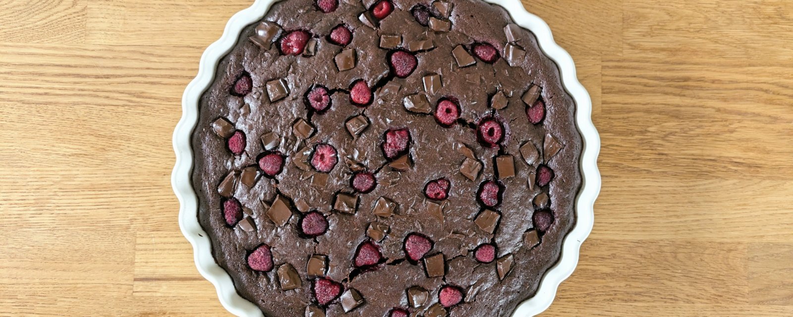 Brownie z cukinią, miodem i malinami