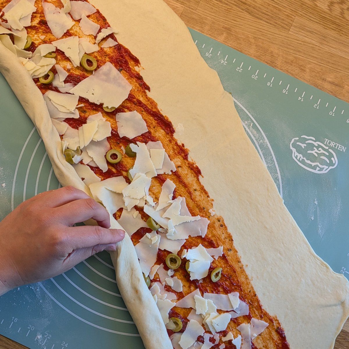 Zdjęcie z galerii: Drożdżowe bułki pizzowe