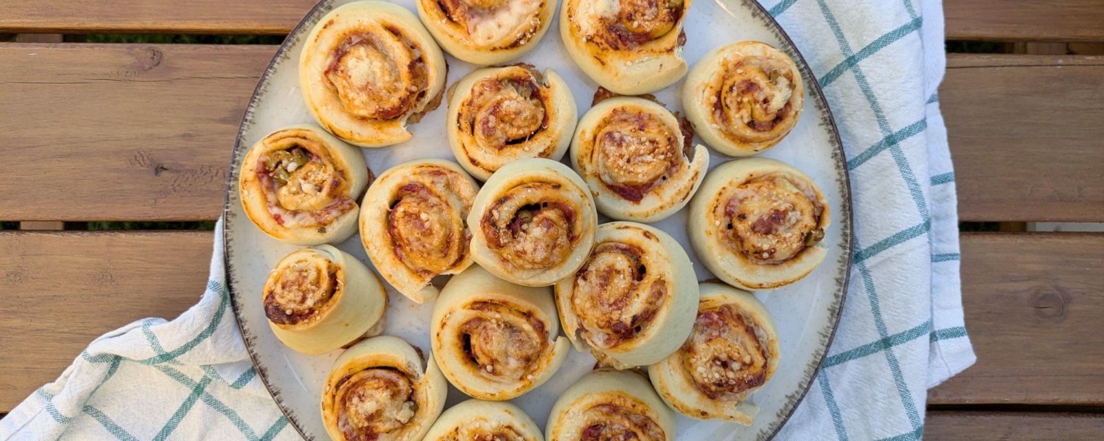 Drożdżowe bułki pizzowe