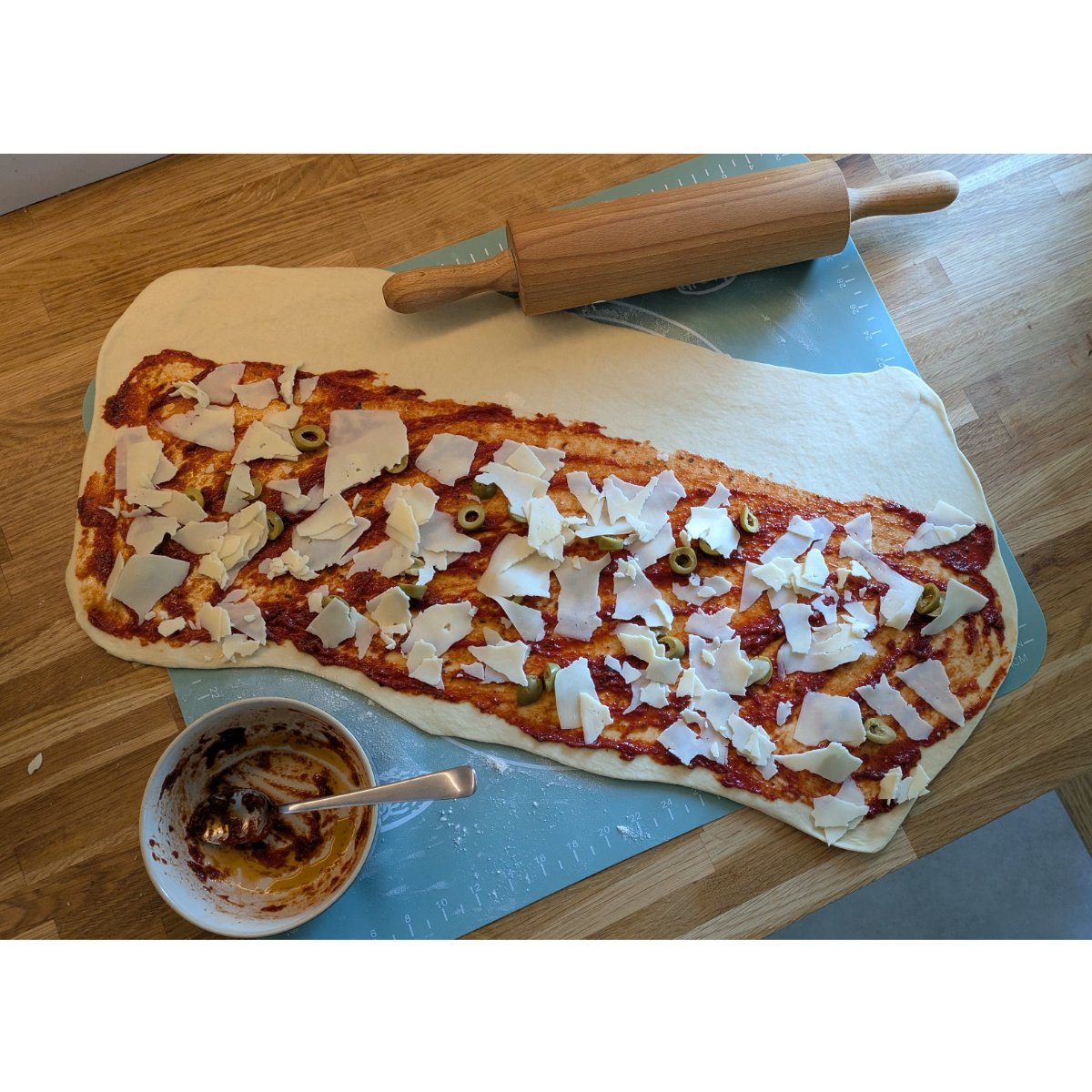 Zdjęcie z galerii: Drożdżowe bułki pizzowe
